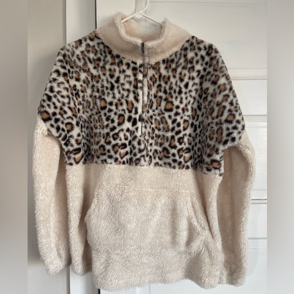 Buckle Cheetah Fleece